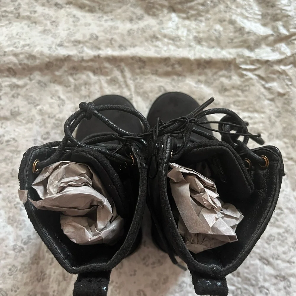 Kids Rocawear boots size 5